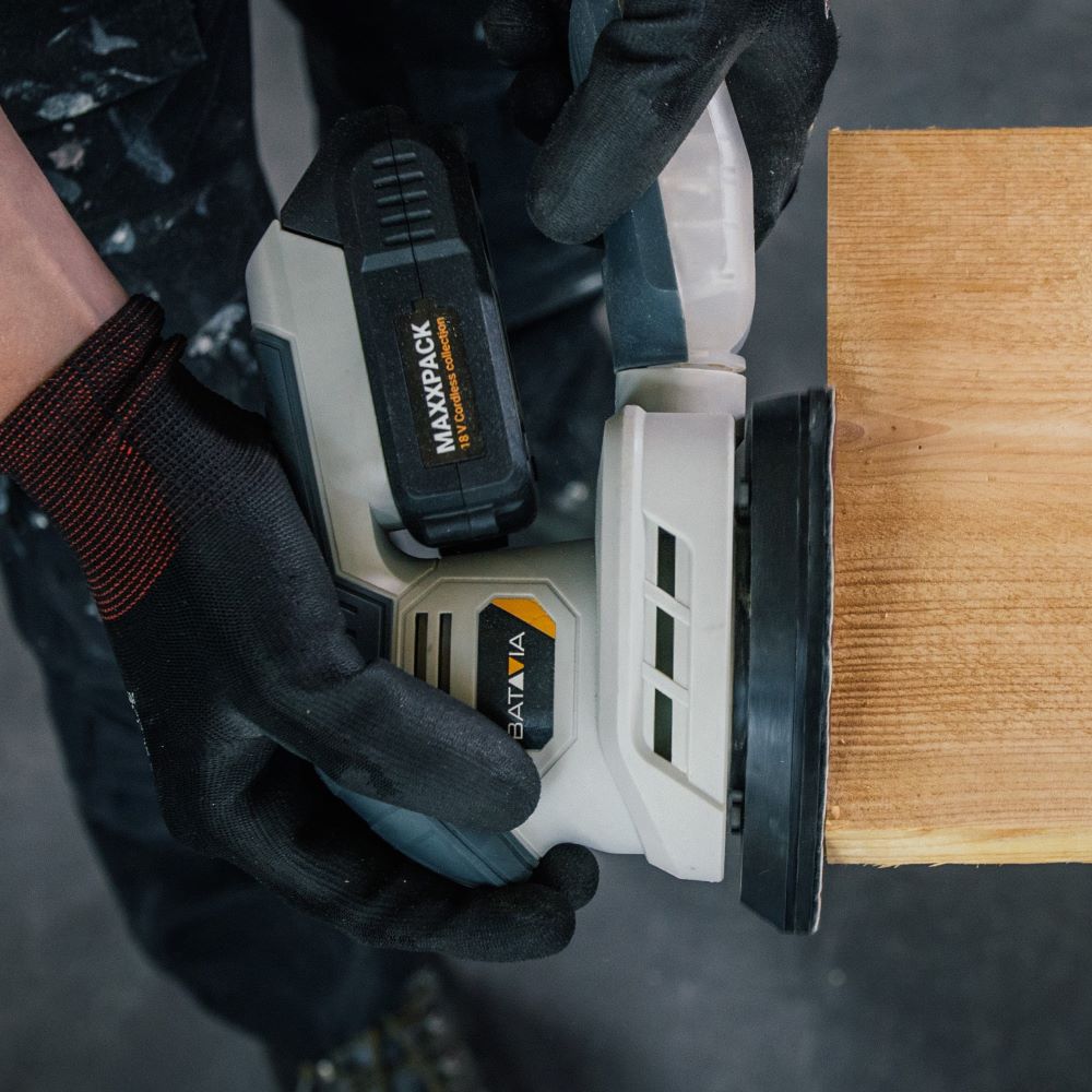 Batavia 18V detail sander. Without battery and charger