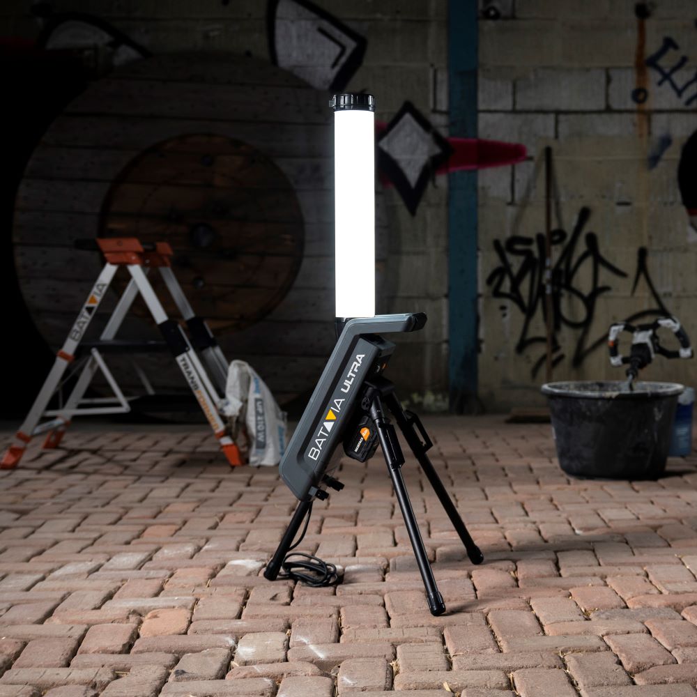Batavia 18V/230V hybrid LED work light 360° + tripod. Without battery and charger