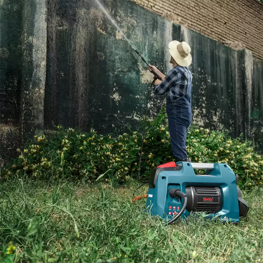 Compact High Pressure Washer 100 bar-1400W-6.2L/m