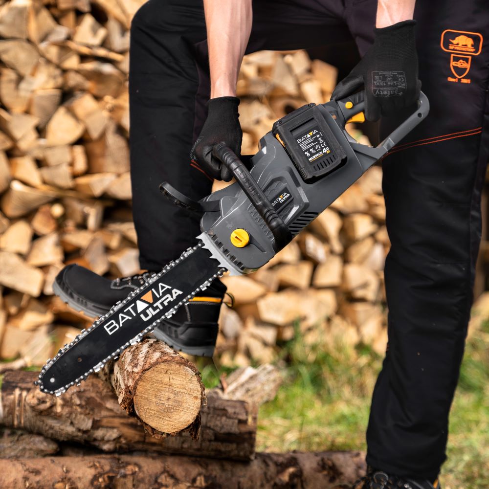Batavia 36V (2x18V) brushless chainsaw 18''. With 2 x battery 4Ah and 1 x dual charger 3.5A
