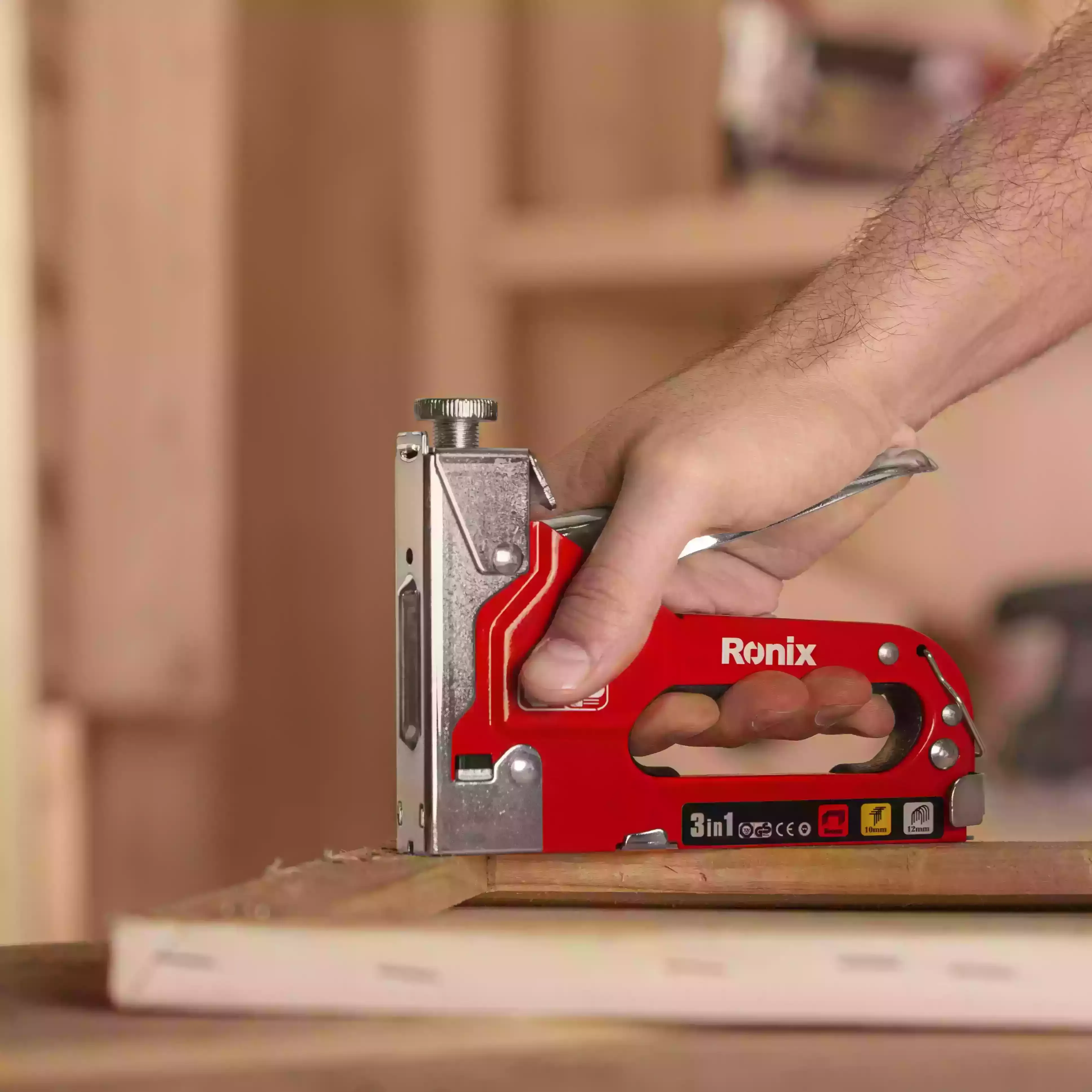 Staple Gun 3 in - 114mm