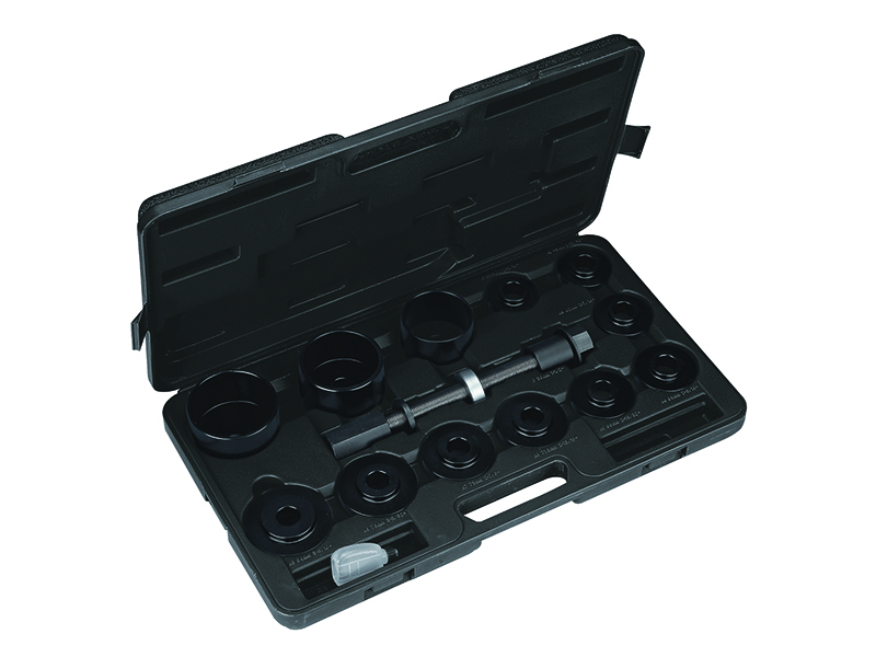Universal wheel bearing tool set